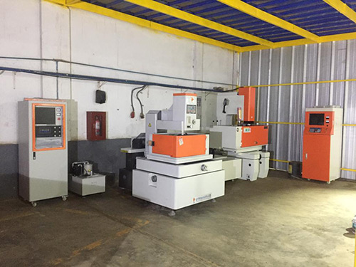 TRS-40中走丝线切割机和ZNC550 电火花机导出到秘鲁